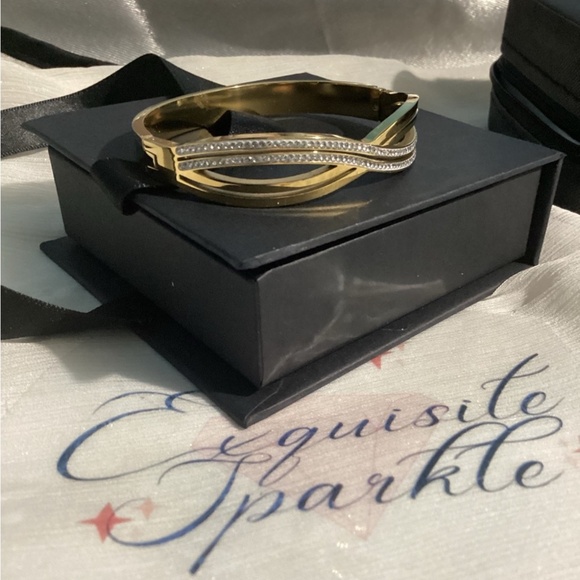 🖤Gorgeous Gold Plated Crossover infinity bracelet bangle - Picture 12 of 17